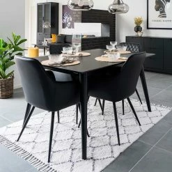 Schwarze Tischgruppe Mit Armlehnenstühlen - Vigadru (fünfteilig)